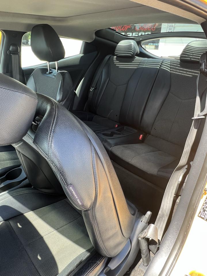 Hyundai Veloster Base 2013