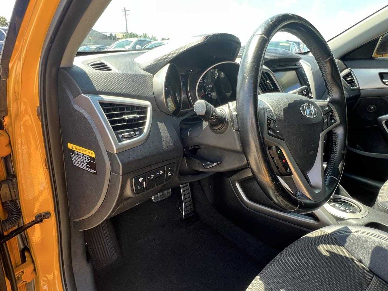 Hyundai Veloster Base 2013
