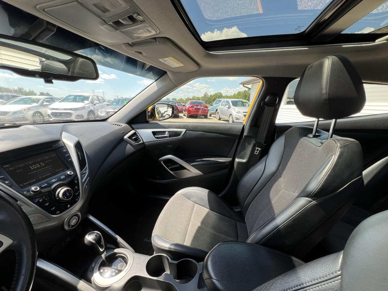 Hyundai Veloster Base 2013