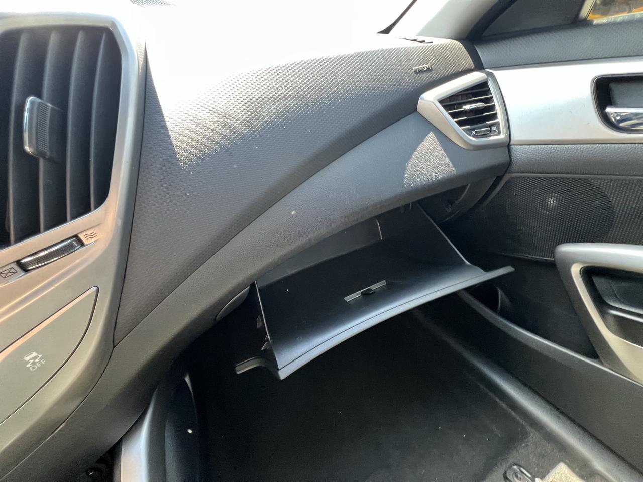 Hyundai Veloster Base 2013