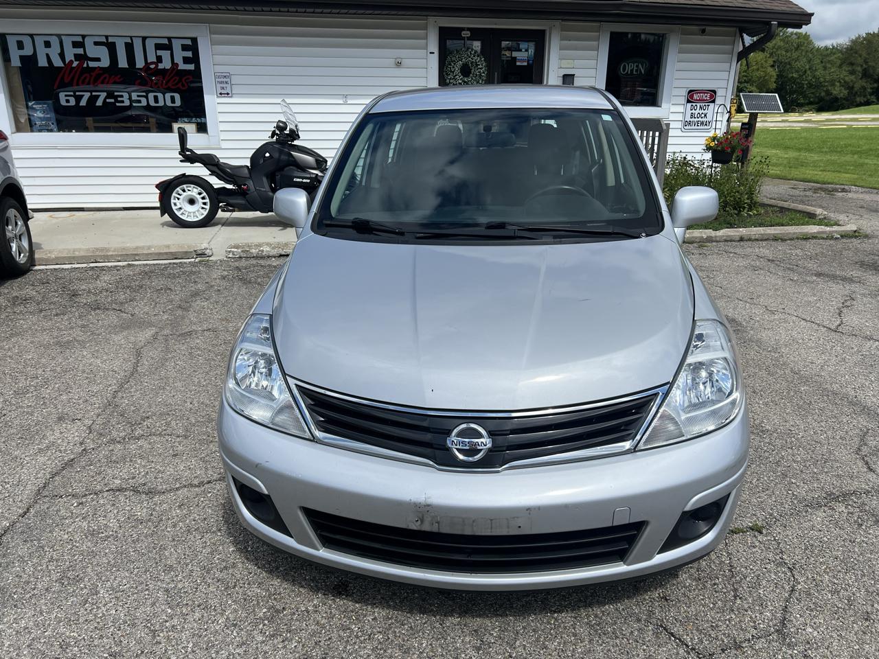 Nissan Versa 1.8 SL Hatchback 2012