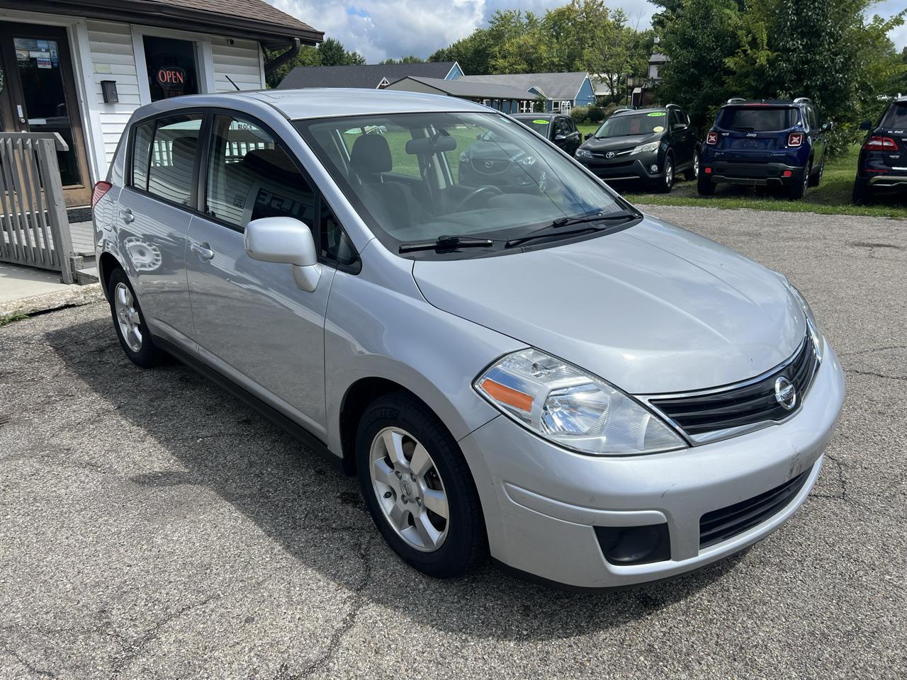 Nissan Versa 1.8 SL Hatchback 2012