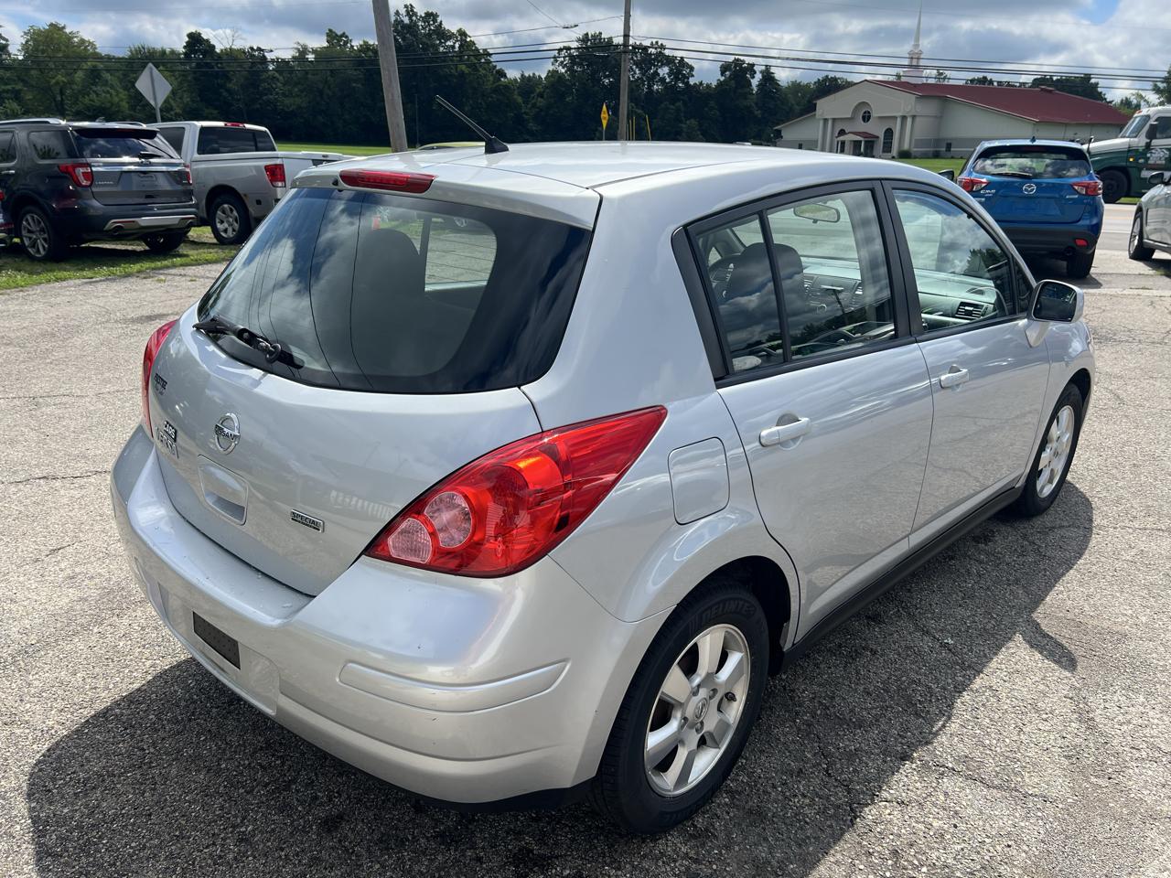 Nissan Versa 1.8 SL Hatchback 2012