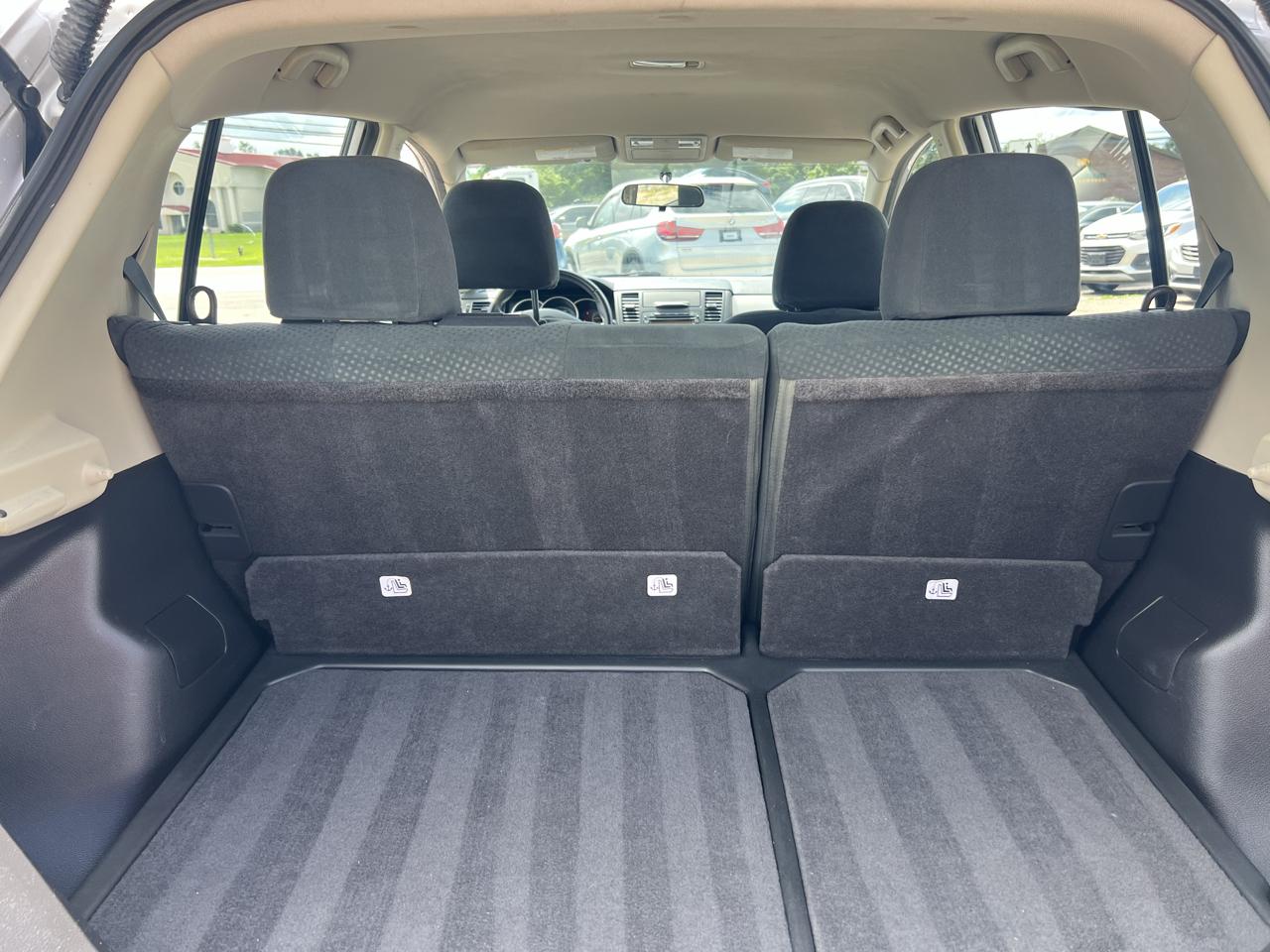 Nissan Versa 1.8 SL Hatchback 2012