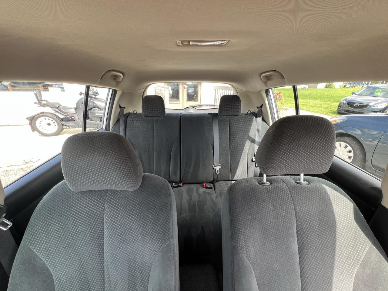 Nissan Versa 1.8 SL Hatchback 2012