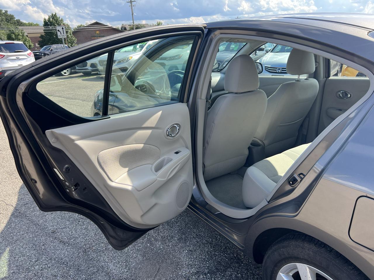 Nissan Versa 1.6 S Sedan 2012