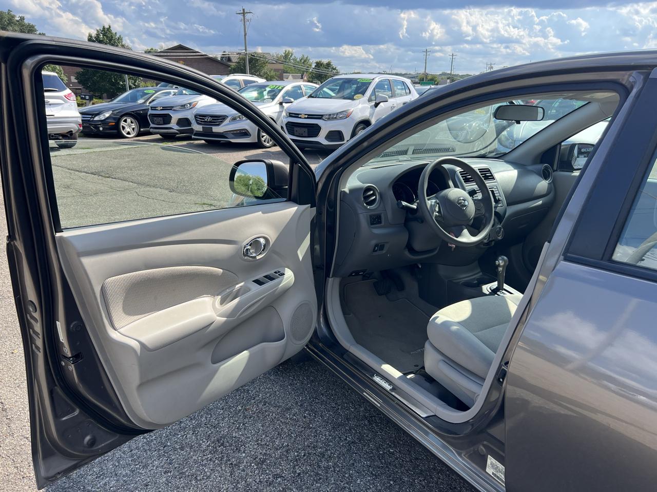 Nissan Versa 1.6 S Sedan 2012