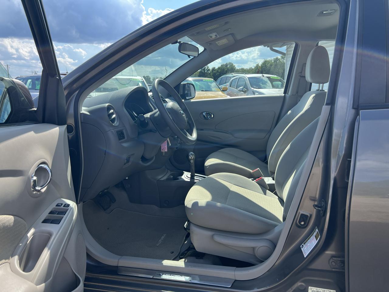 Nissan Versa 1.6 S Sedan 2012