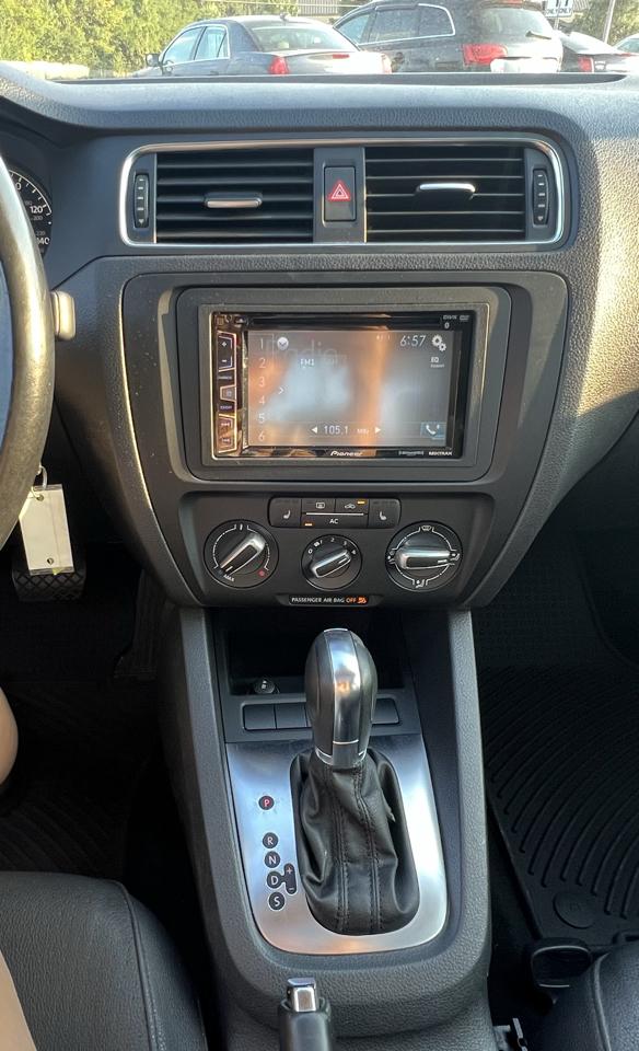 Volkswagen Jetta SE PZEV 2011