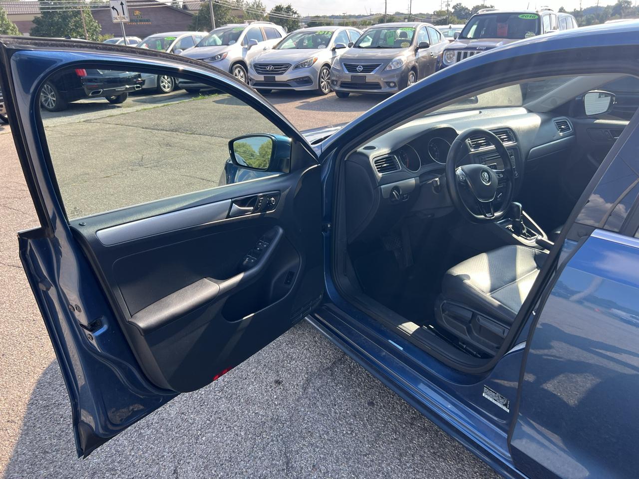 Volkswagen Jetta SE 6A 2015