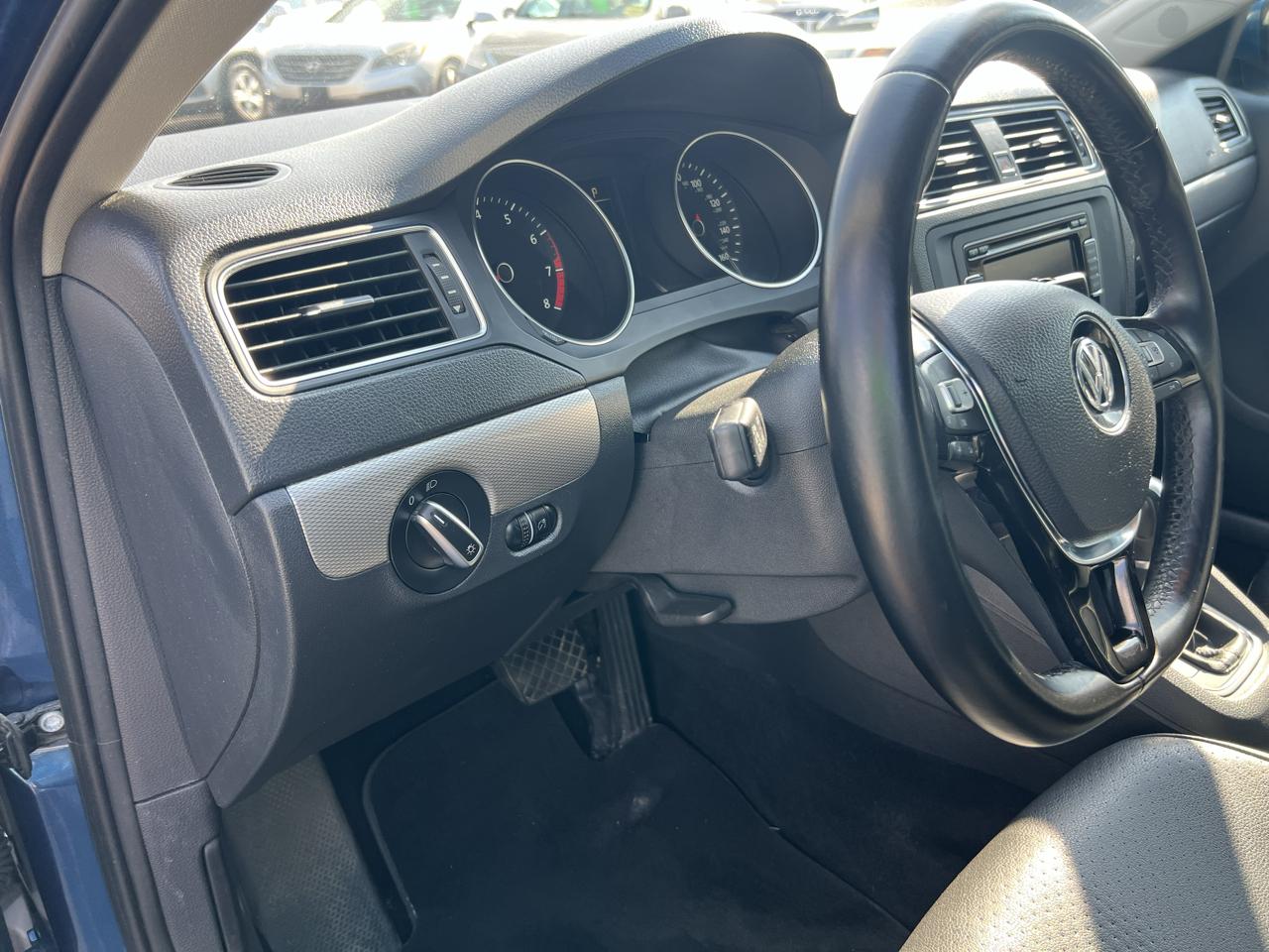 Volkswagen Jetta SE 6A 2015