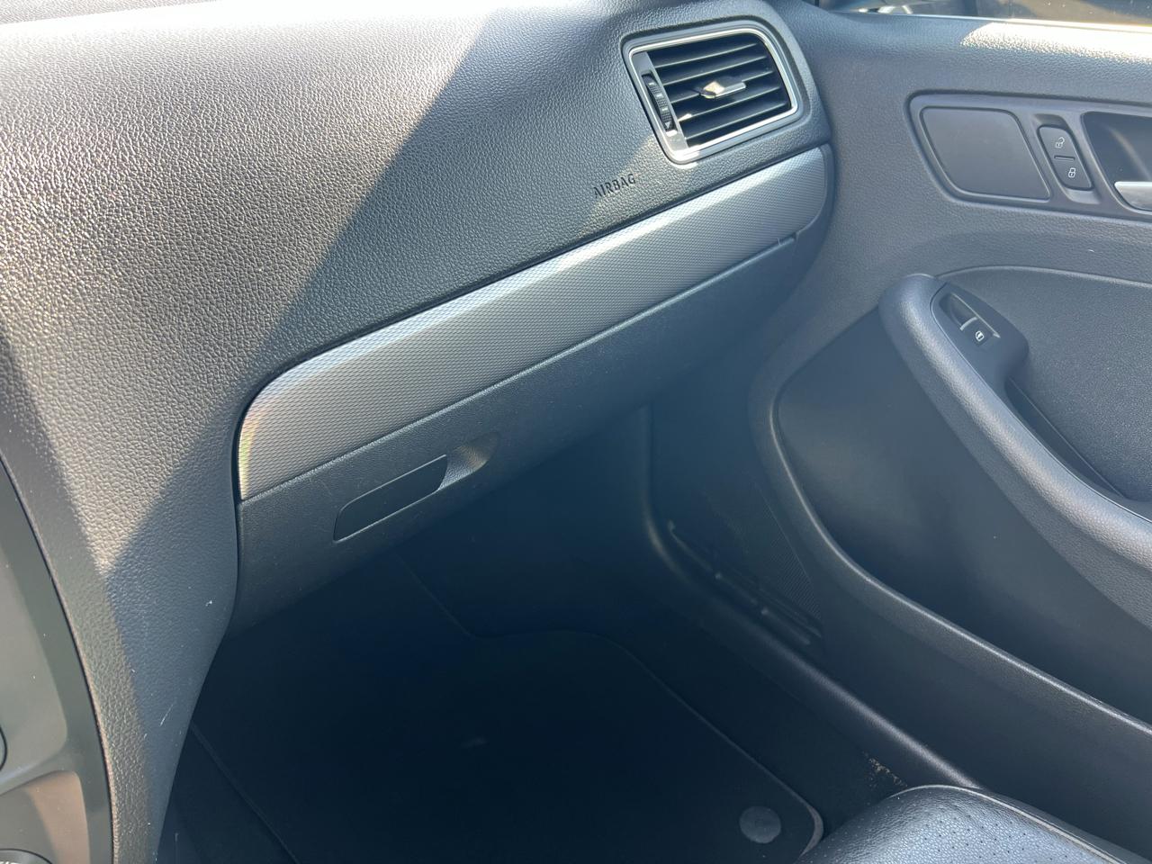 Volkswagen Jetta SE 6A 2015