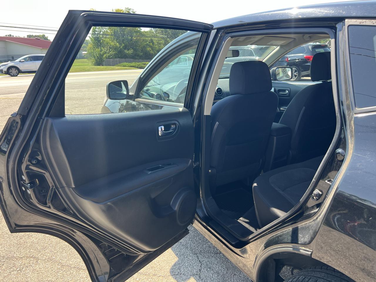 Nissan Rogue S FWD Krom Edition 2012