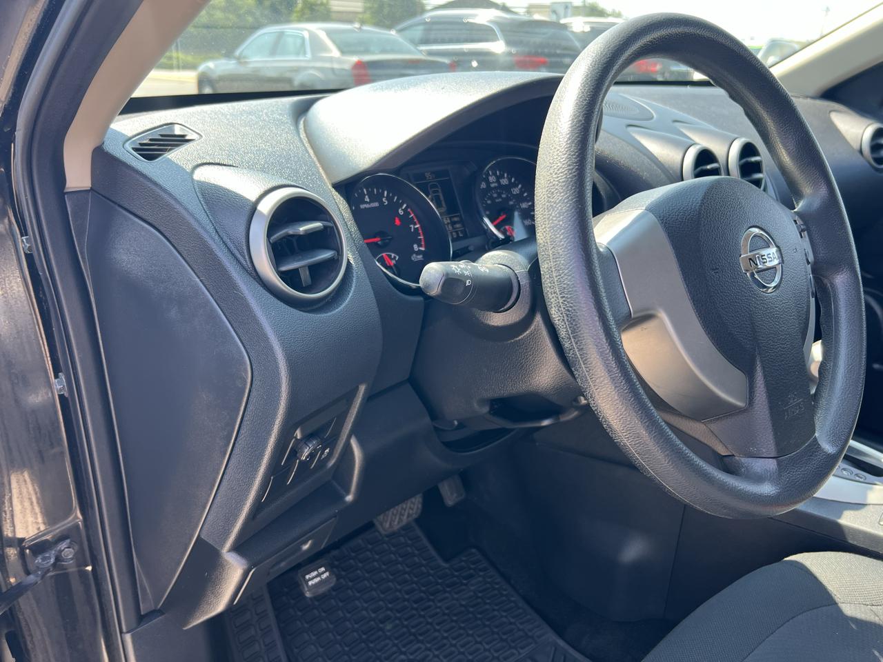 Nissan Rogue S FWD Krom Edition 2012