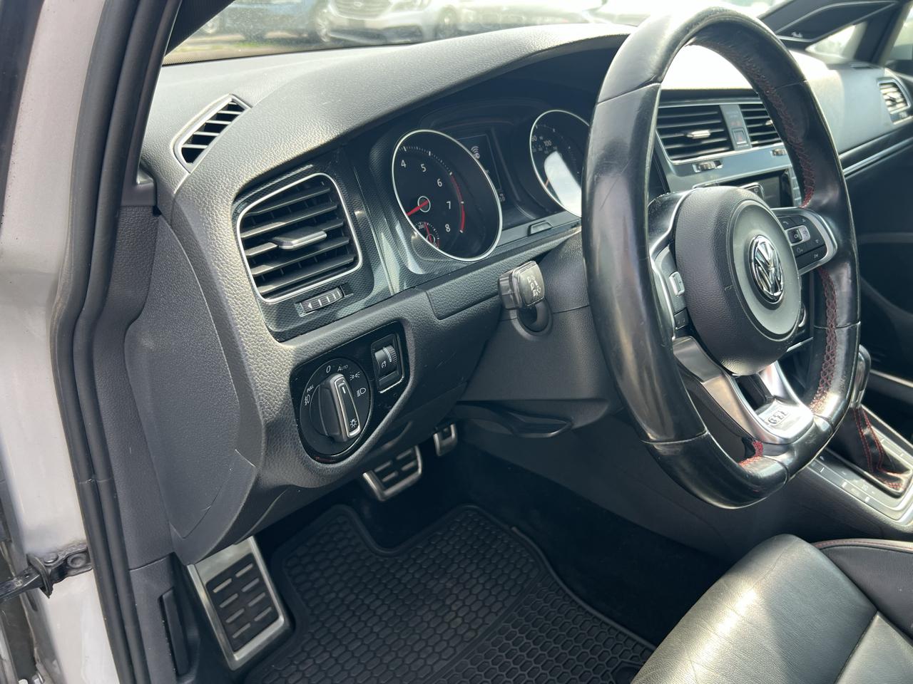 Volkswagen GTI SE 6A 4-Door 2015