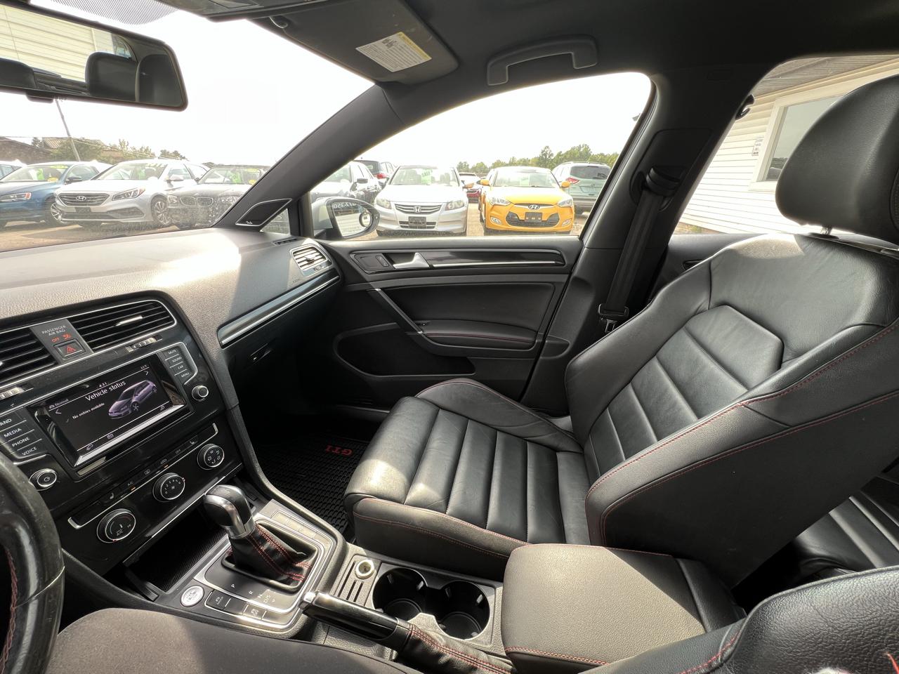 Volkswagen GTI SE 6A 4-Door 2015