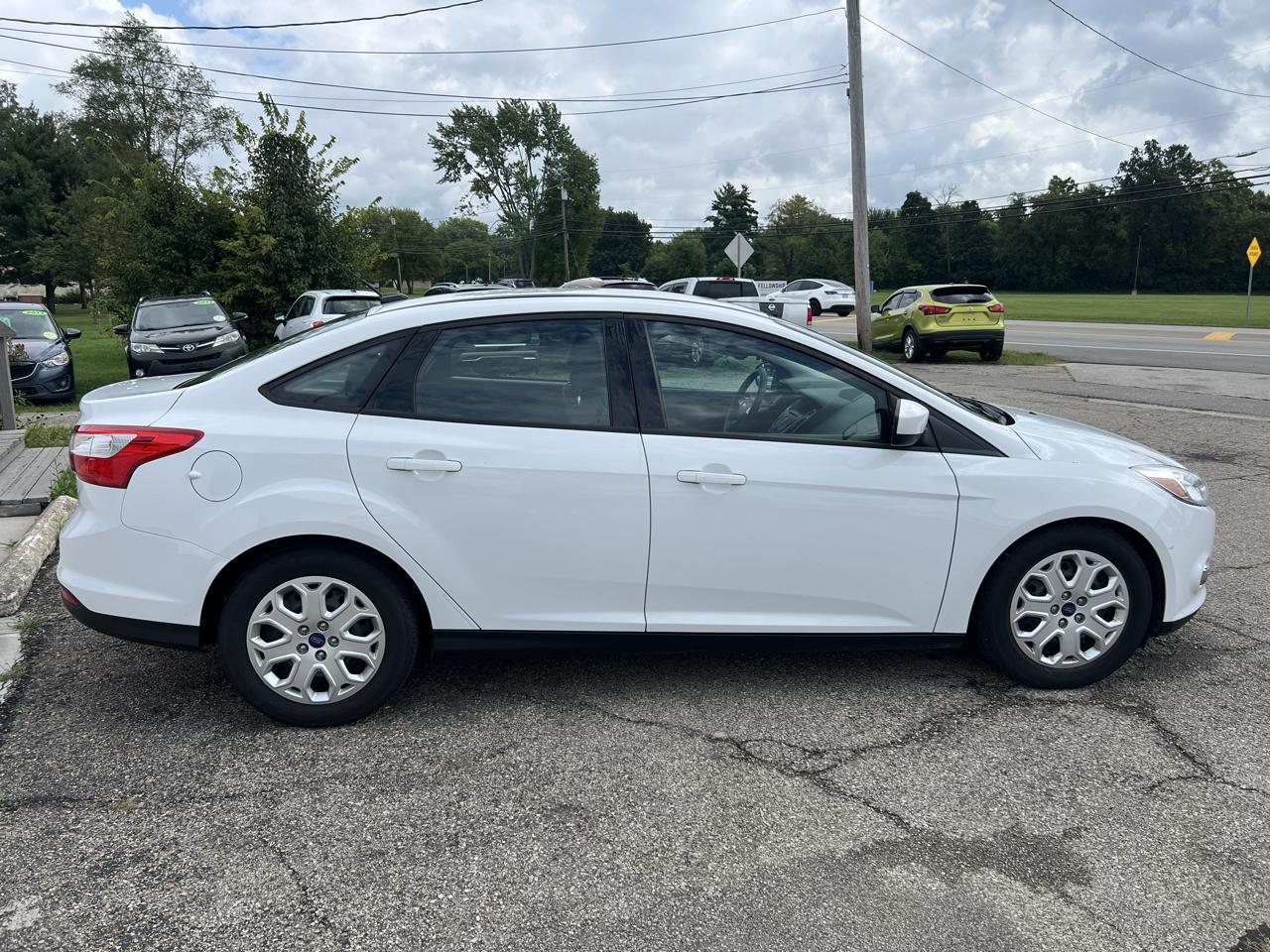 Ford Focus SE Sedan 2012