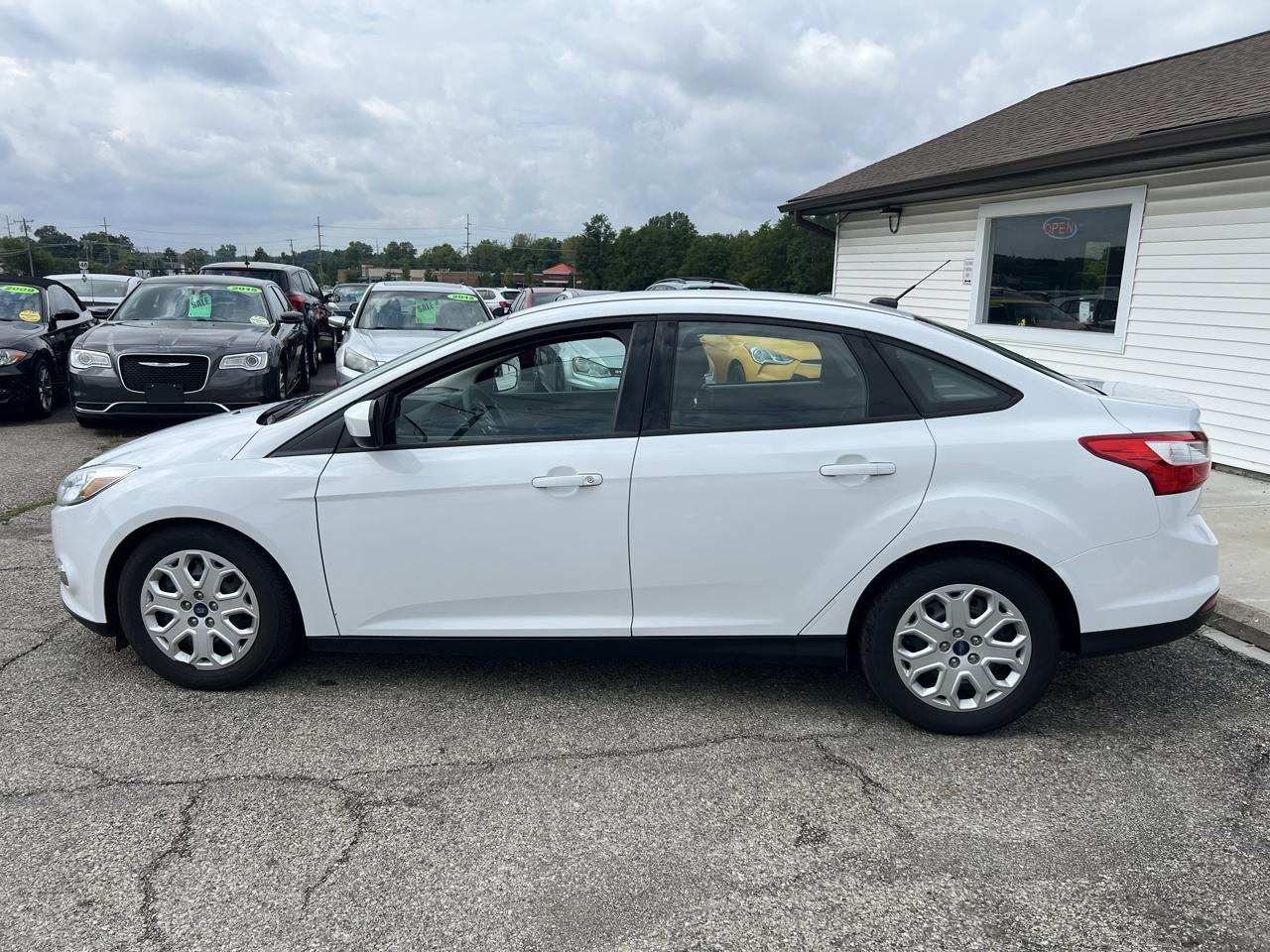 Ford Focus SE Sedan 2012