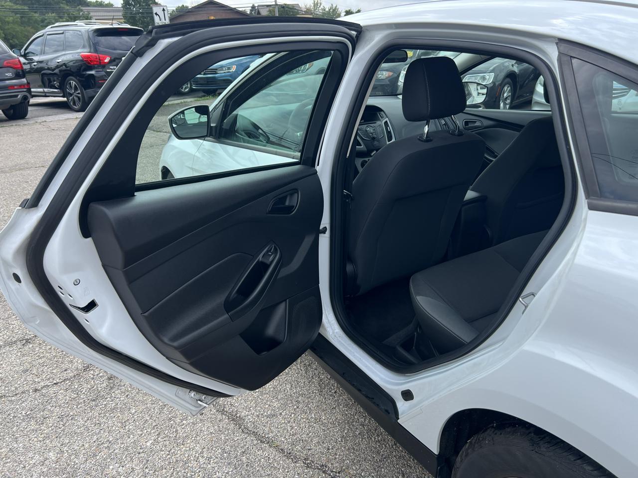 Ford Focus SE Sedan 2012