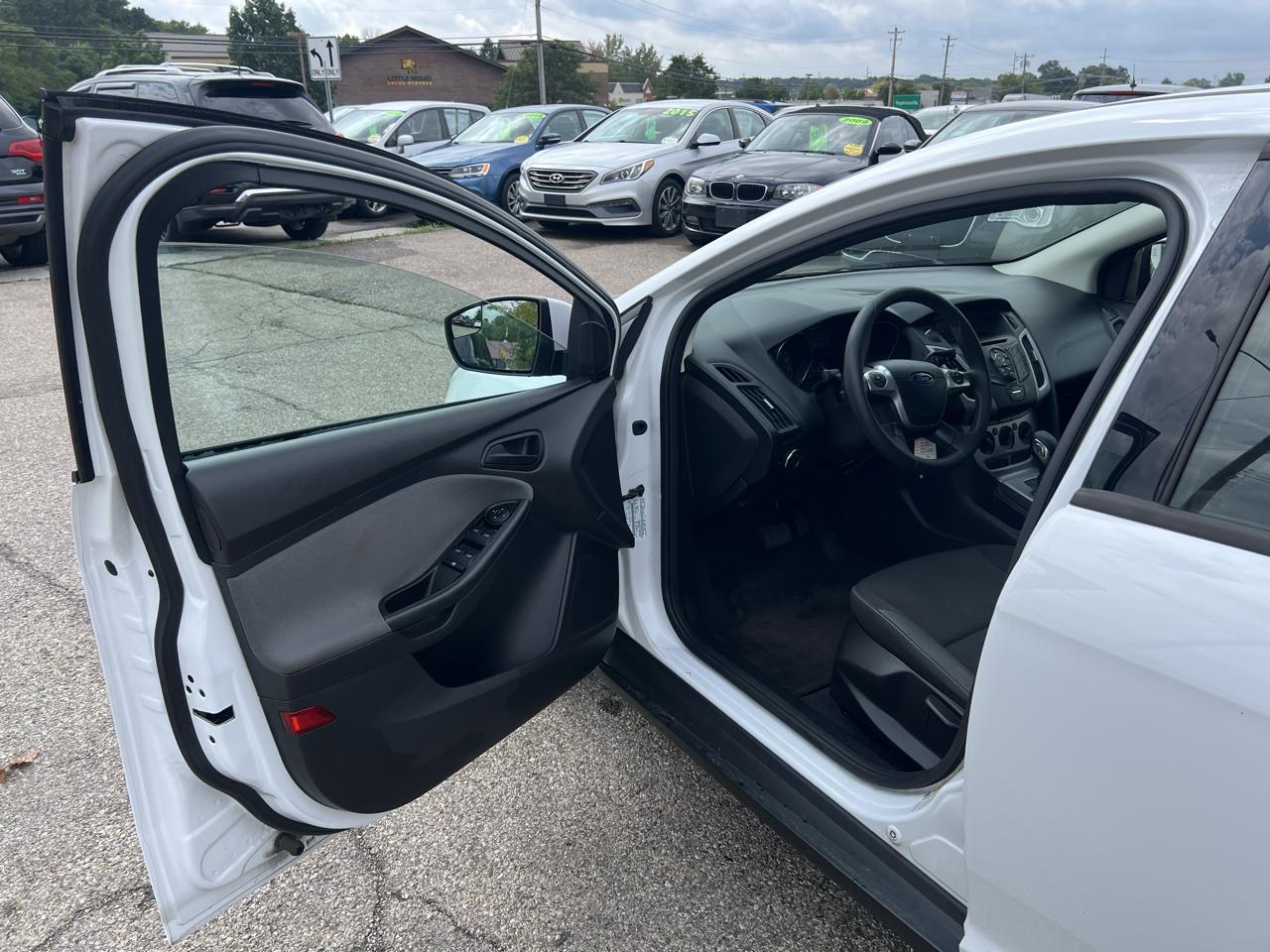 Ford Focus SE Sedan 2012