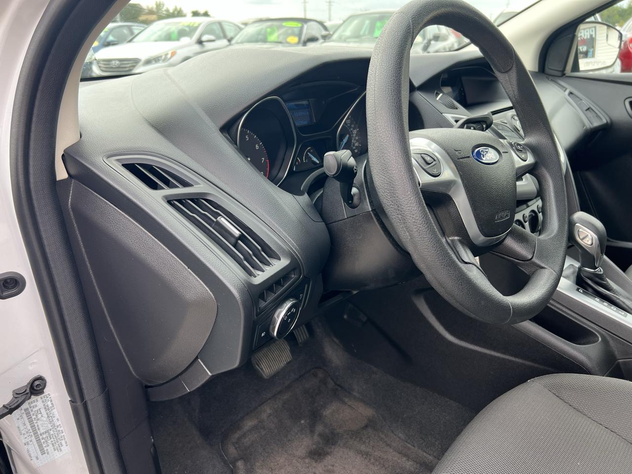 Ford Focus SE Sedan 2012
