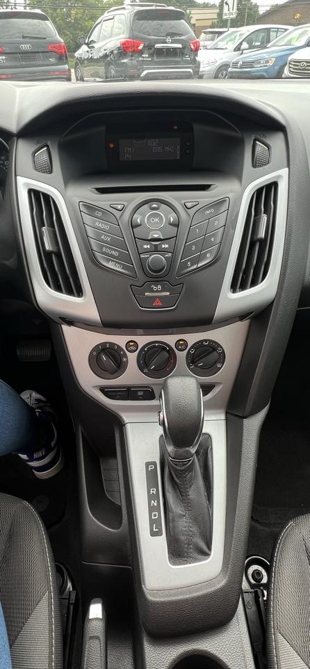 Ford Focus SE Sedan 2012