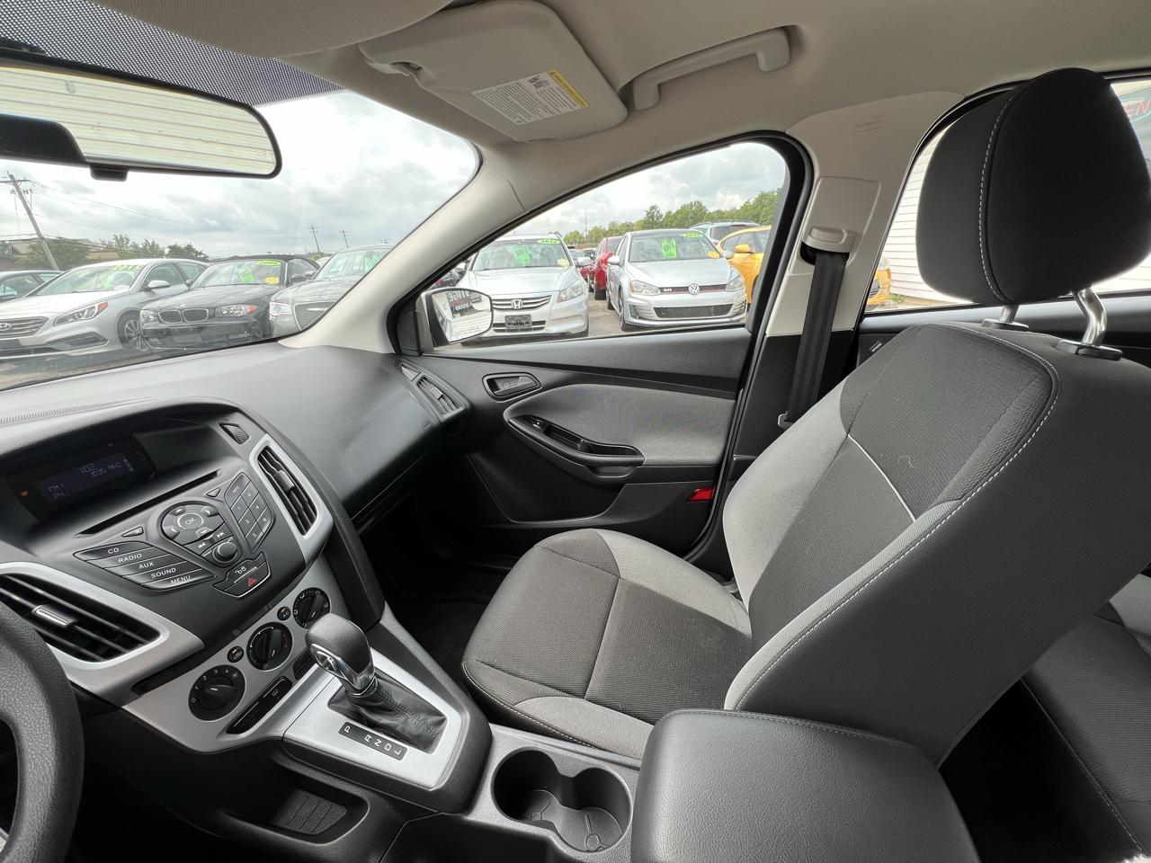 Ford Focus SE Sedan 2012