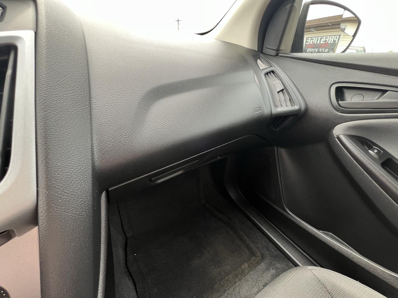 Ford Focus SE Sedan 2012