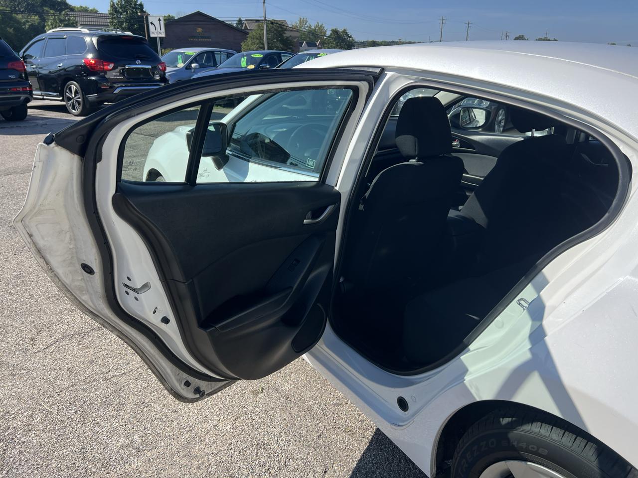 Mazda MAZDA3 i Sport AT 4-Door 2015