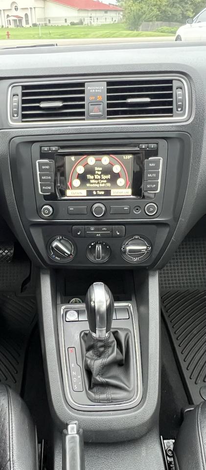 Volkswagen Jetta SE 6A 2015