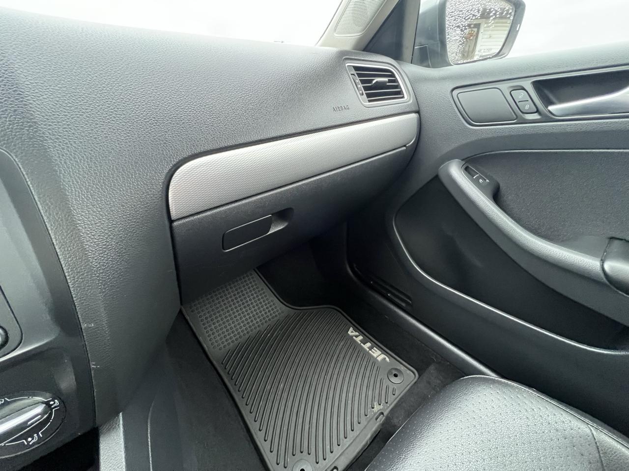Volkswagen Jetta SE 6A 2015