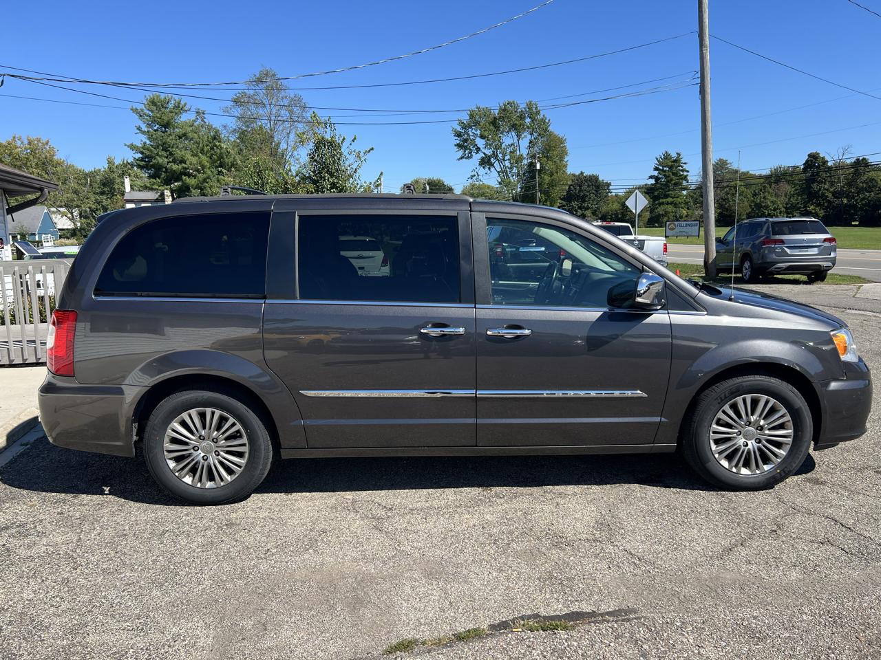 Chrysler Town & Country Touring-L 2016