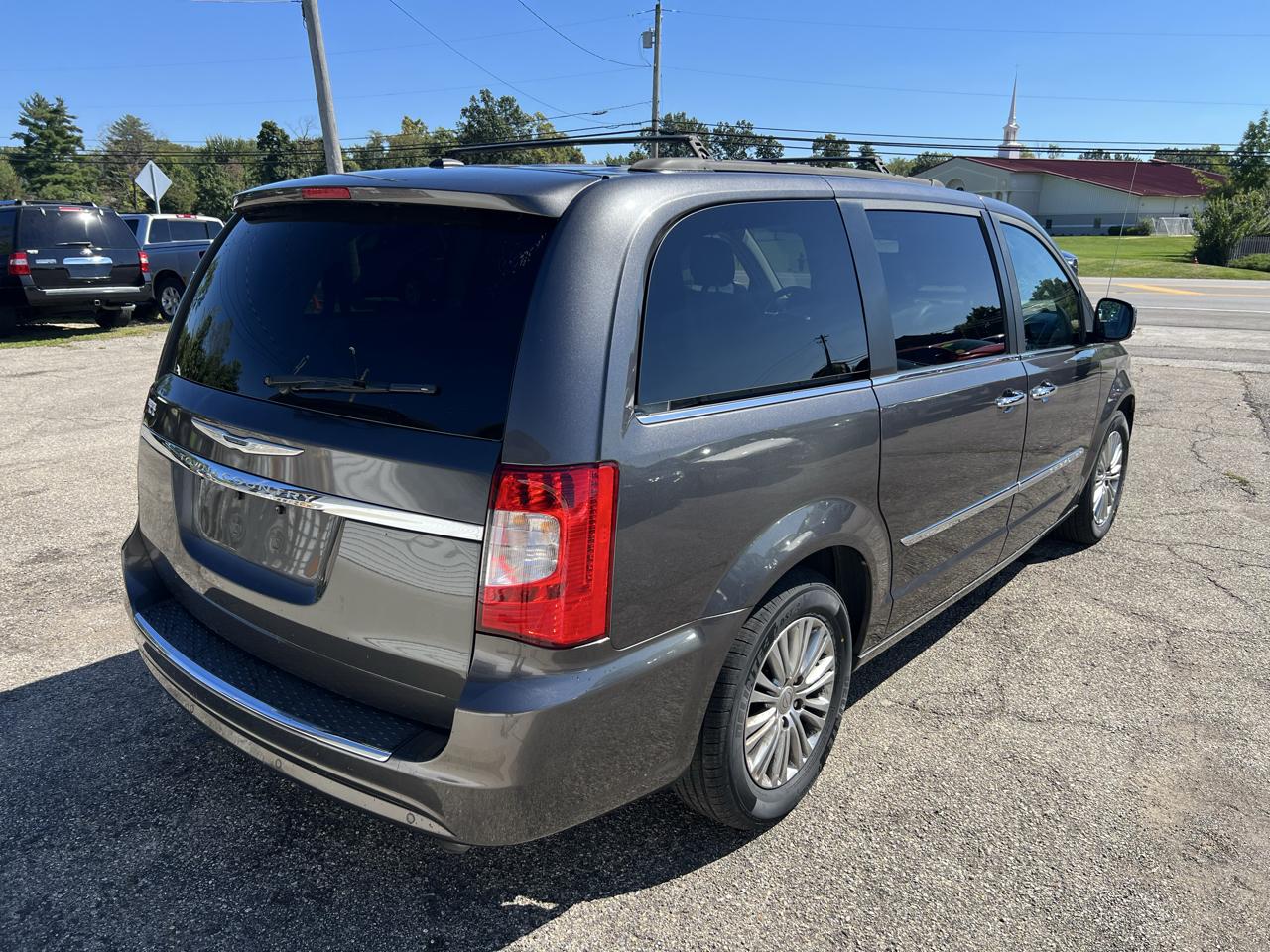 Chrysler Town & Country Touring-L 2016