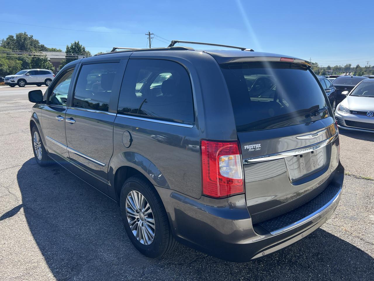 Chrysler Town & Country Touring-L 2016