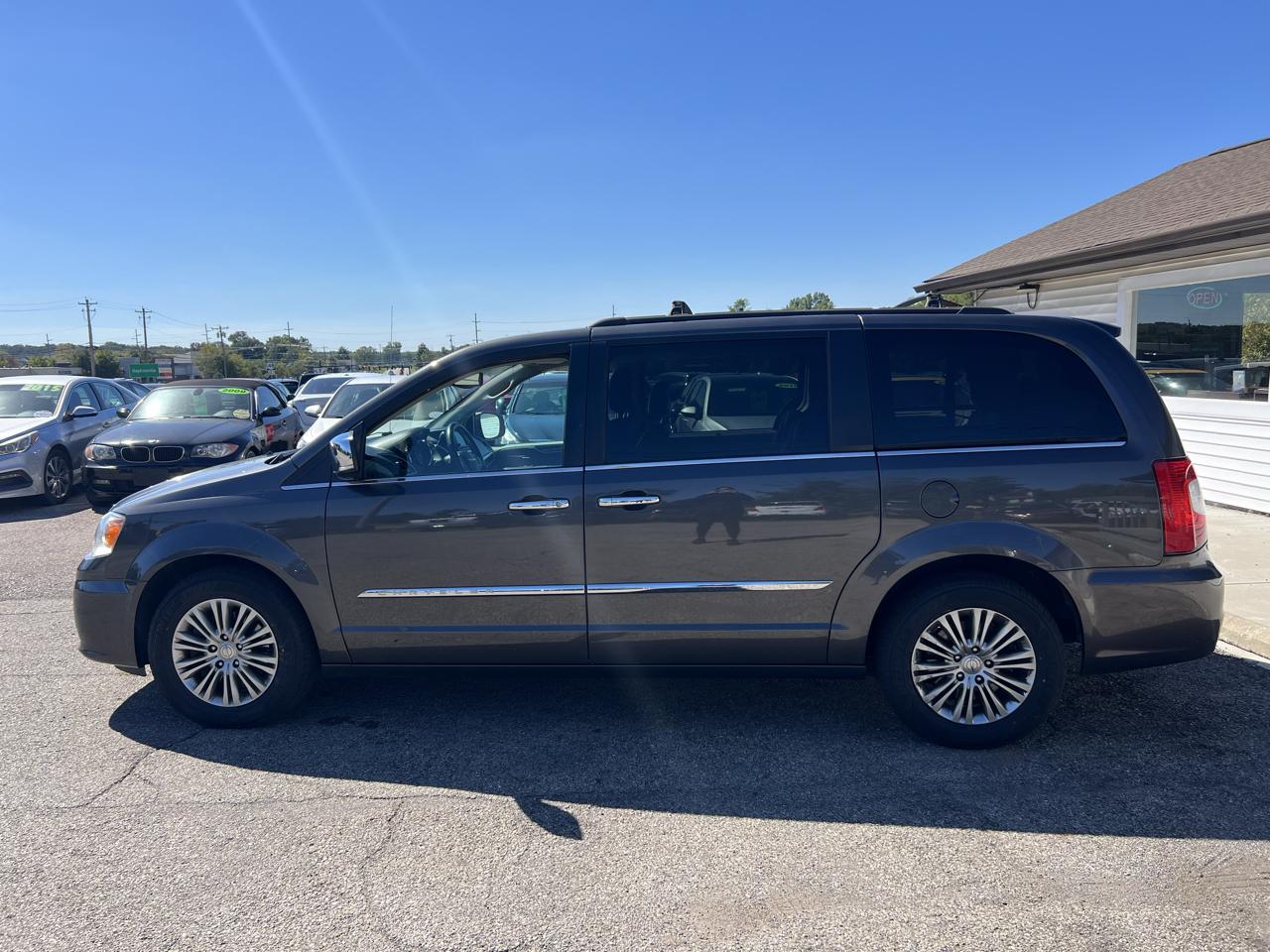 Chrysler Town & Country Touring-L 2016