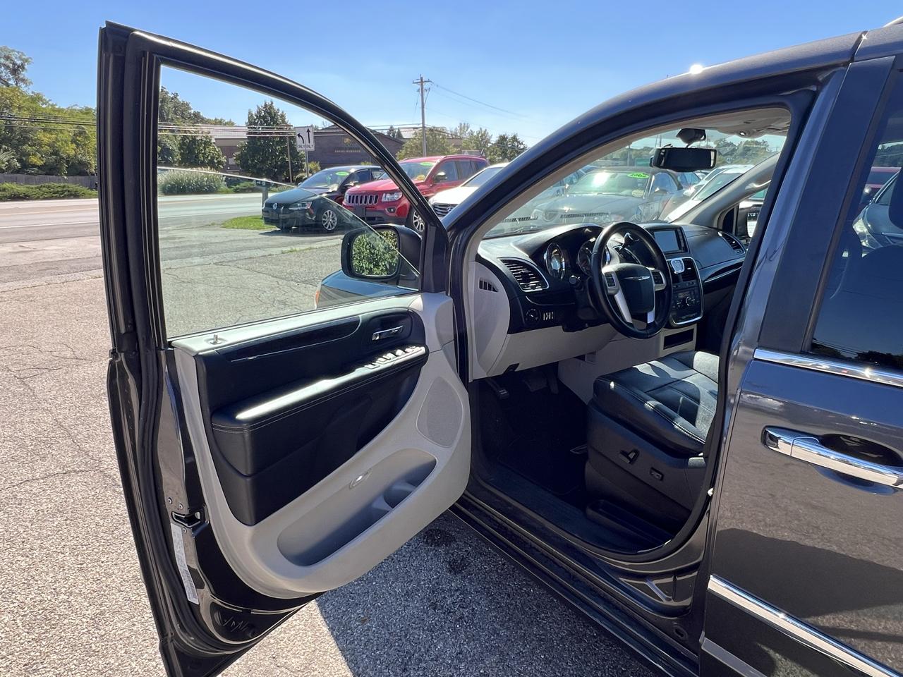 Chrysler Town & Country Touring-L 2016