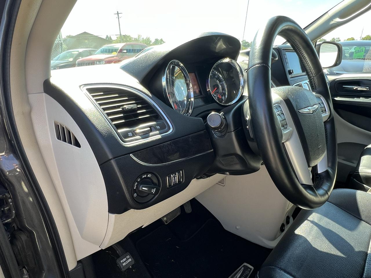 Chrysler Town & Country Touring-L 2016