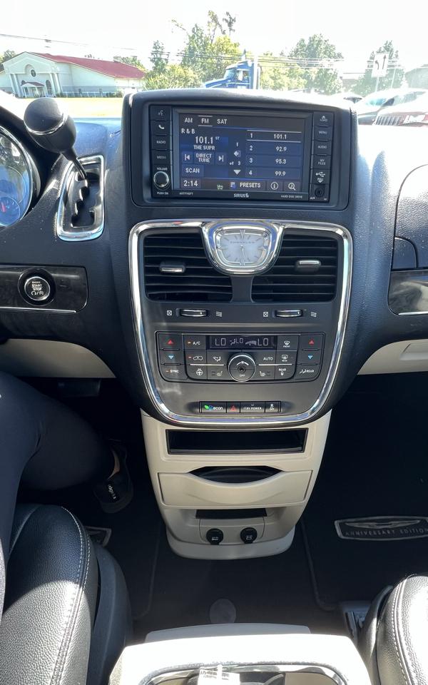 Chrysler Town & Country Touring-L 2016