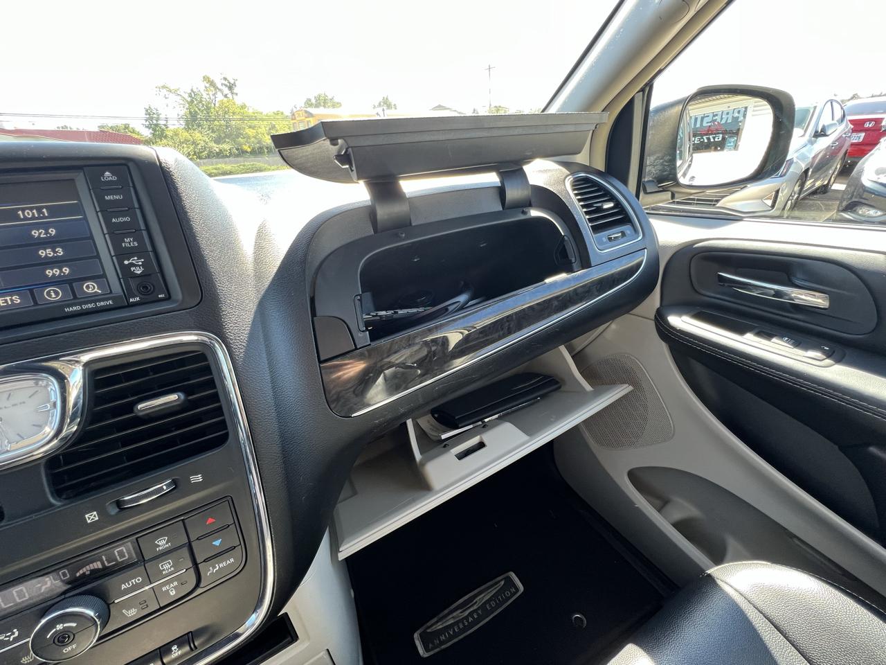 Chrysler Town & Country Touring-L 2016