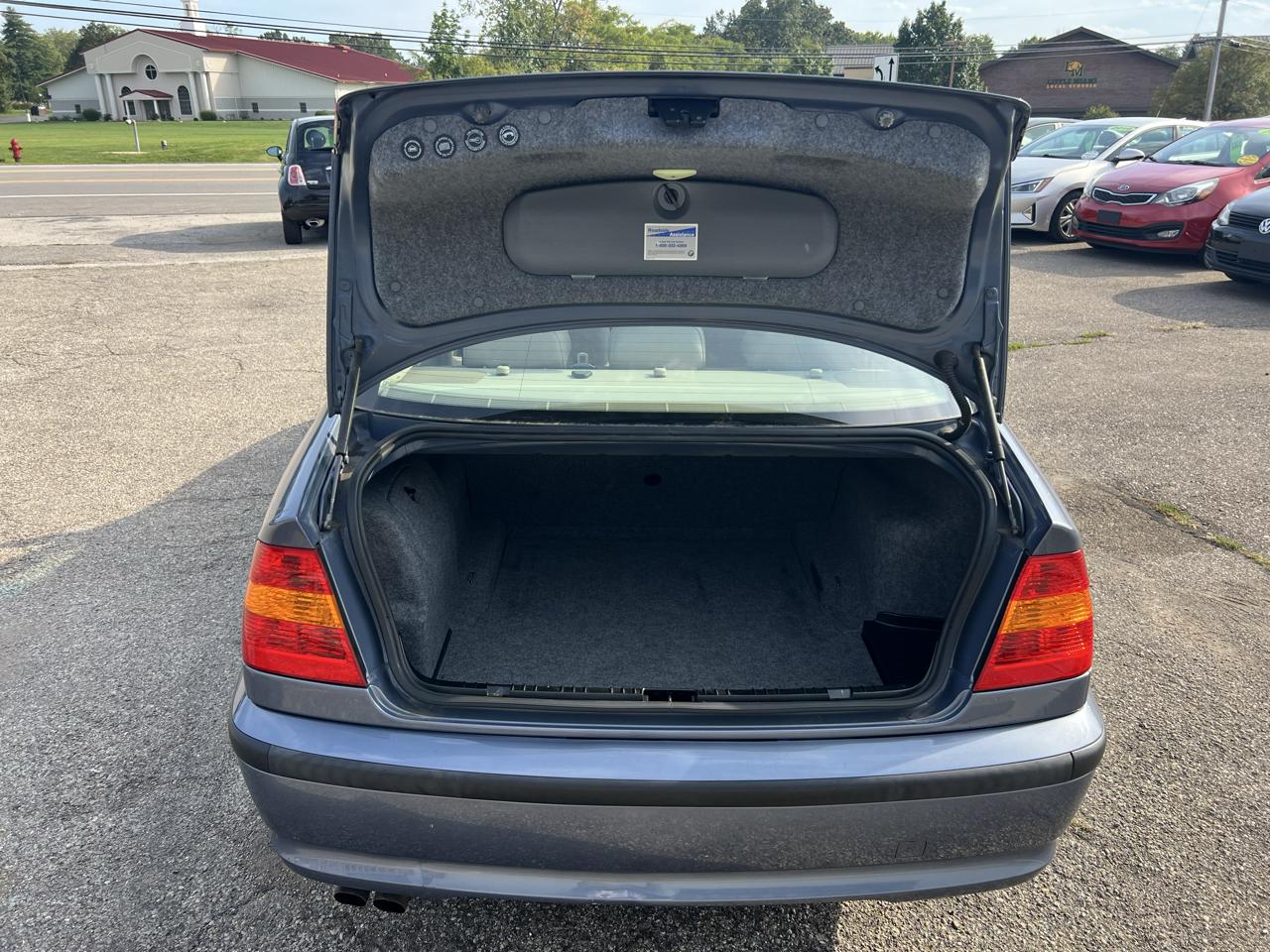 BMW 3-Series 325i Sedan 2004