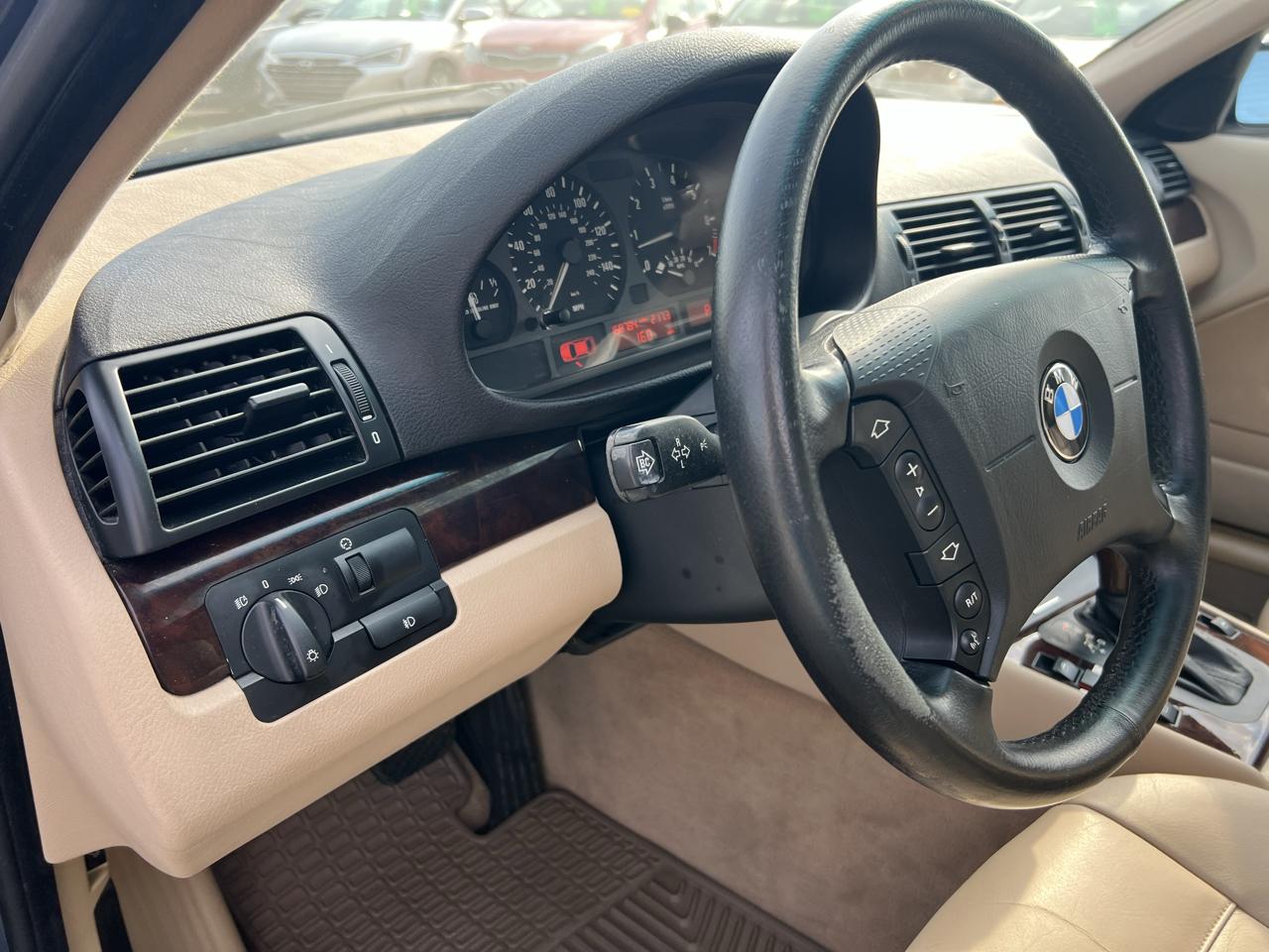 BMW 3-Series 325i Sedan 2004