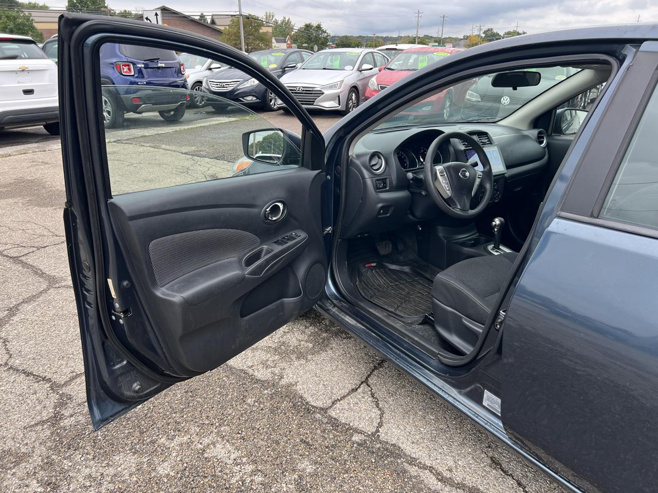 Nissan Versa 1.6 SV Sedan 2016