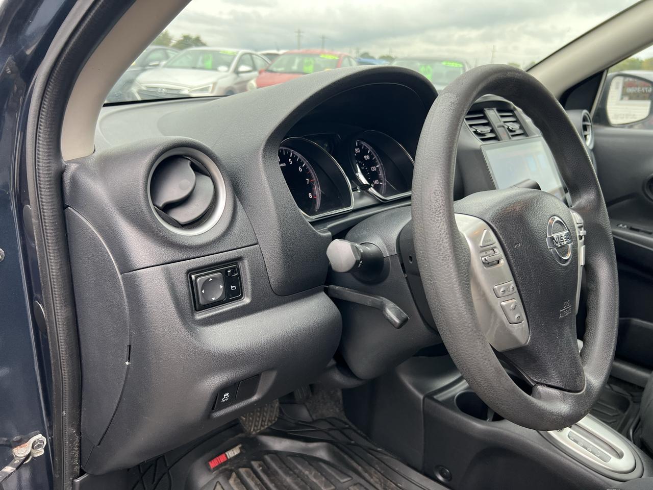 Nissan Versa 1.6 SV Sedan 2016