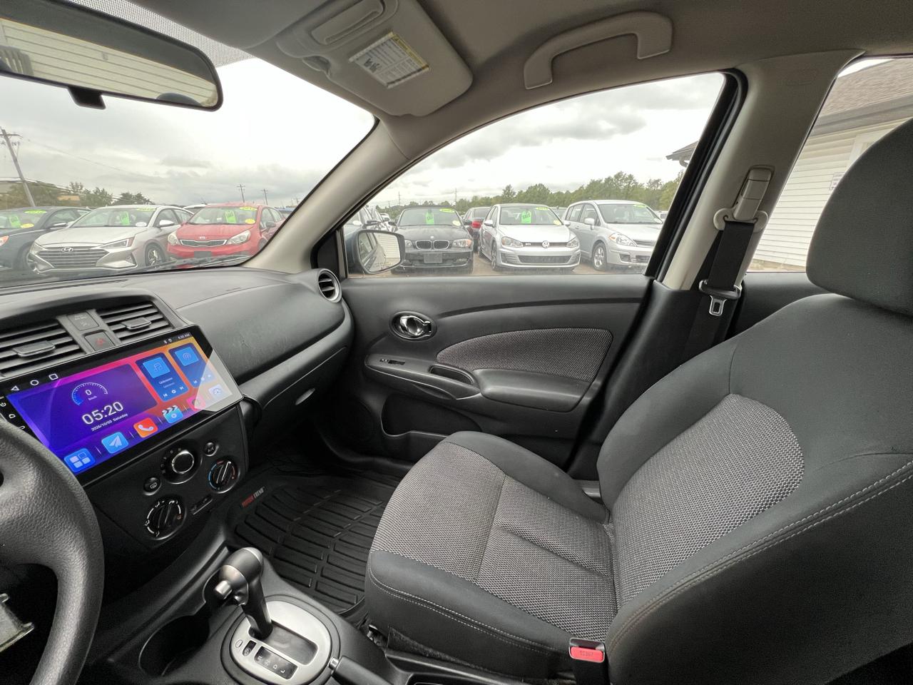 Nissan Versa 1.6 SV Sedan 2016