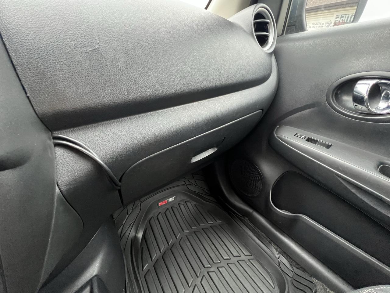 Nissan Versa 1.6 SV Sedan 2016