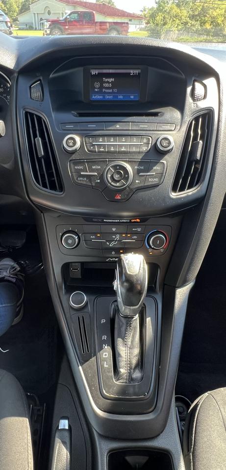 Ford Focus SE Sedan 2016