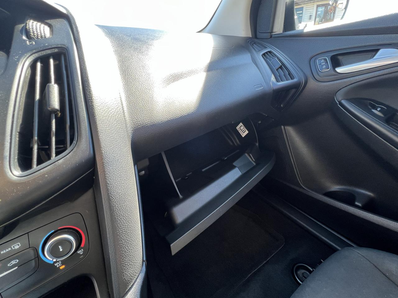 Ford Focus SE Sedan 2016