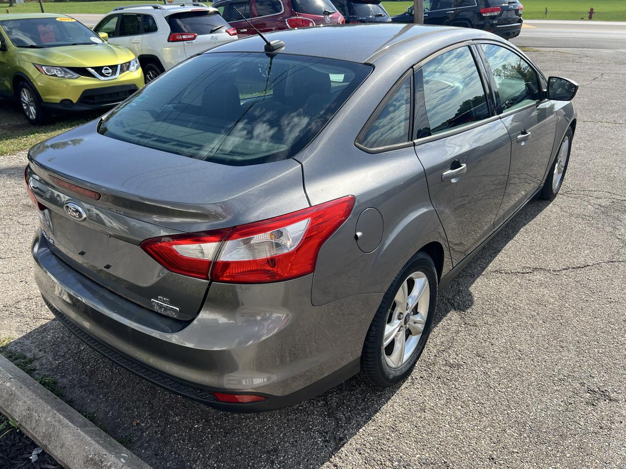 Ford Focus SE Sedan 2013