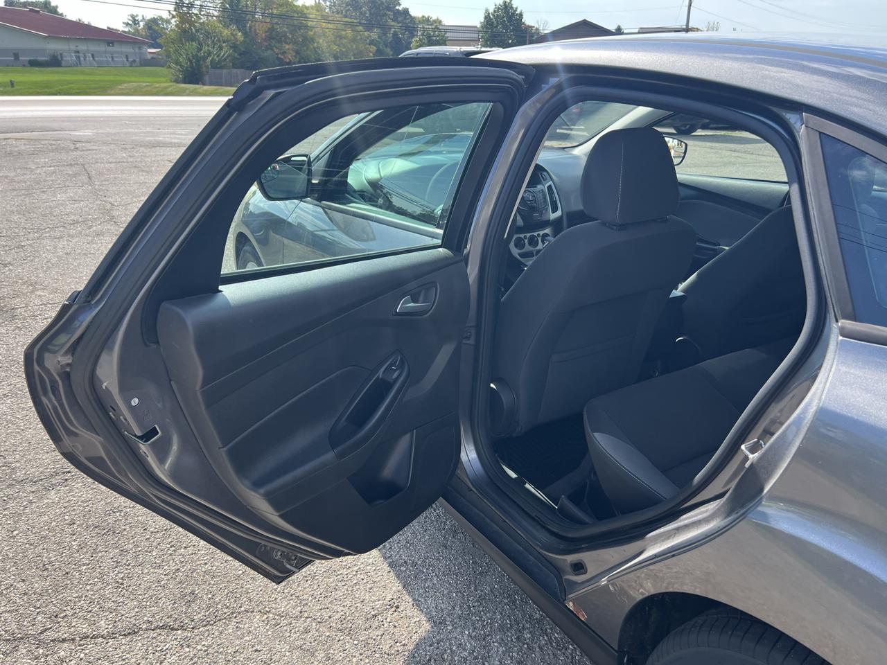 Ford Focus SE Sedan 2013