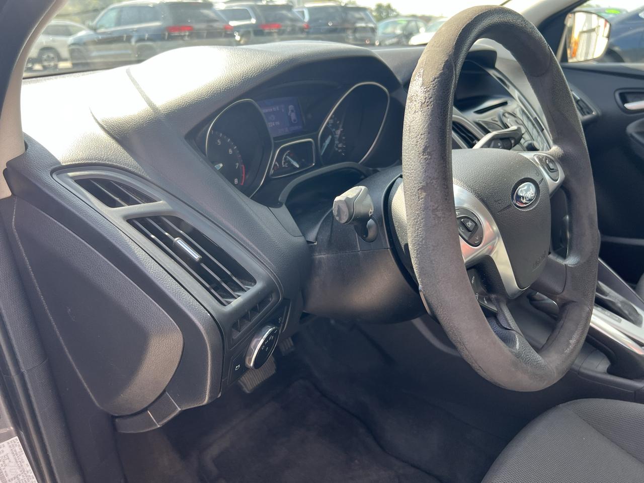 Ford Focus SE Sedan 2013